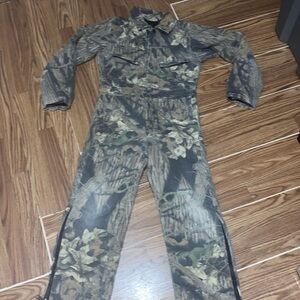 Boys Size L Wolf Mountain Hunting wear